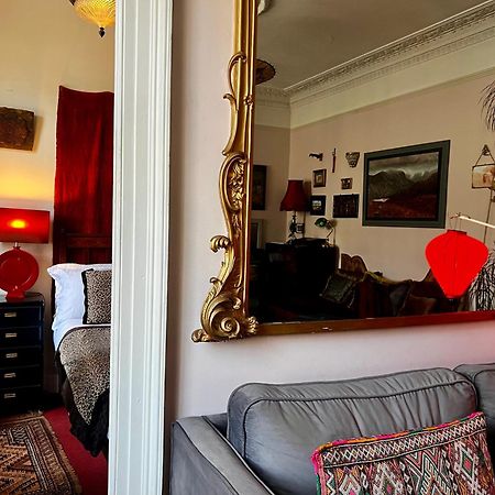 Central Apartment With Parking, Original Art And Antiques Edinburgh Bagian luar foto