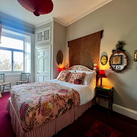 Central Apartment With Parking, Original Art And Antiques Edinburgh Bagian luar foto