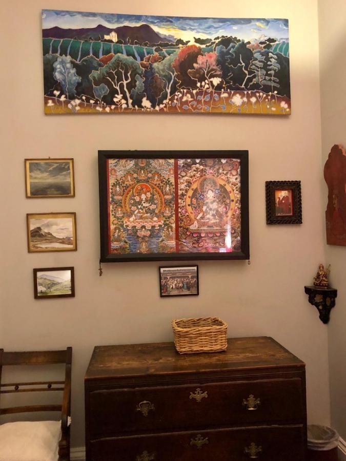 Central Apartment With Parking, Original Art And Antiques Edinburgh Bagian luar foto