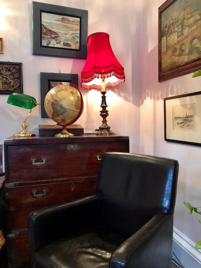 Central Apartment With Parking, Original Art And Antiques Edinburgh Bagian luar foto