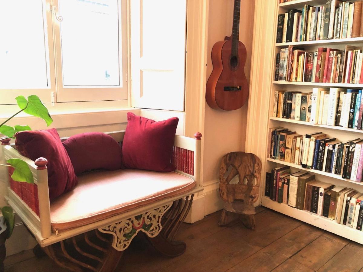 Central Apartment With Parking, Original Art And Antiques Edinburgh Bagian luar foto