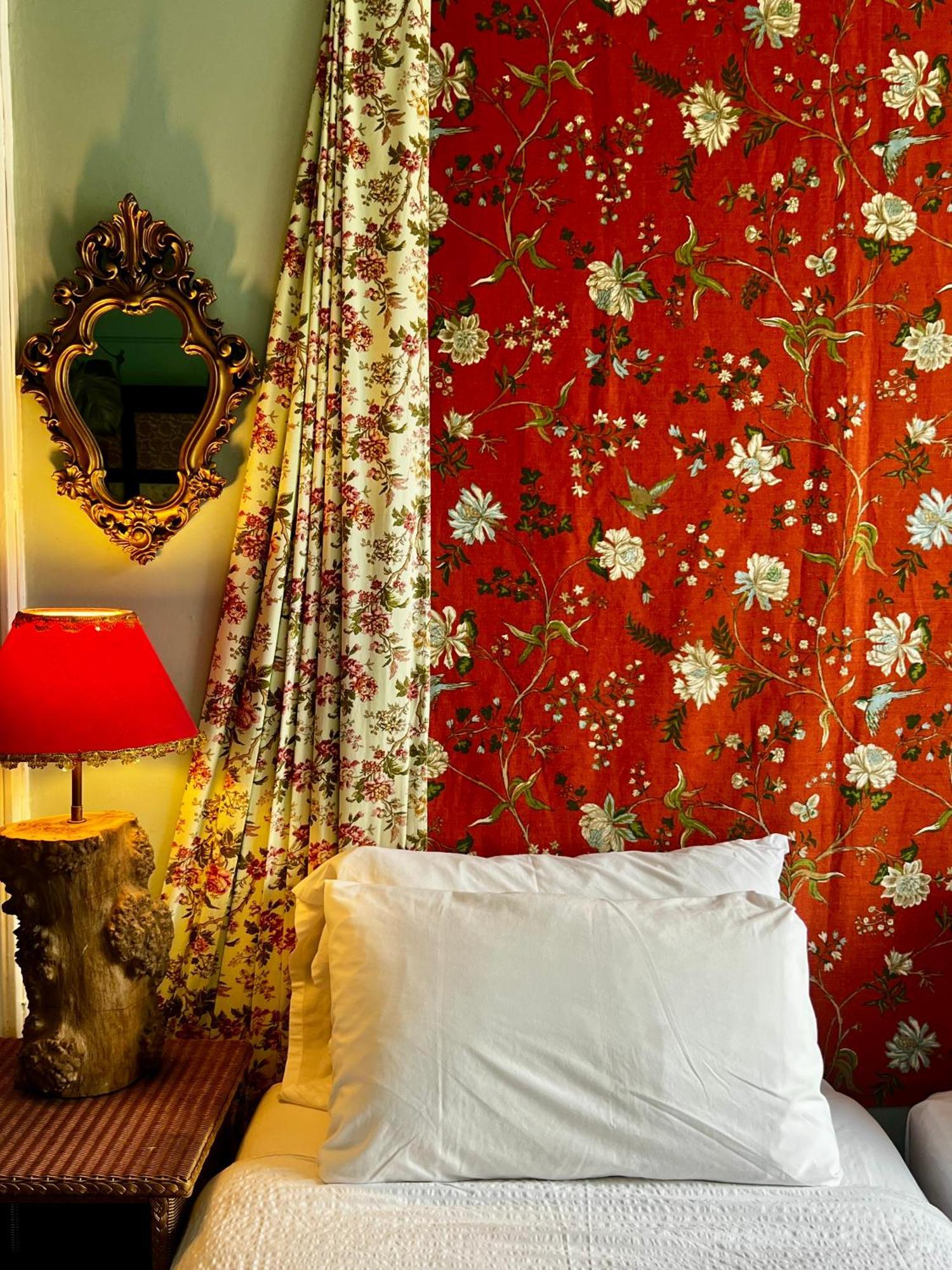 Central Apartment With Parking, Original Art And Antiques Edinburgh Bagian luar foto