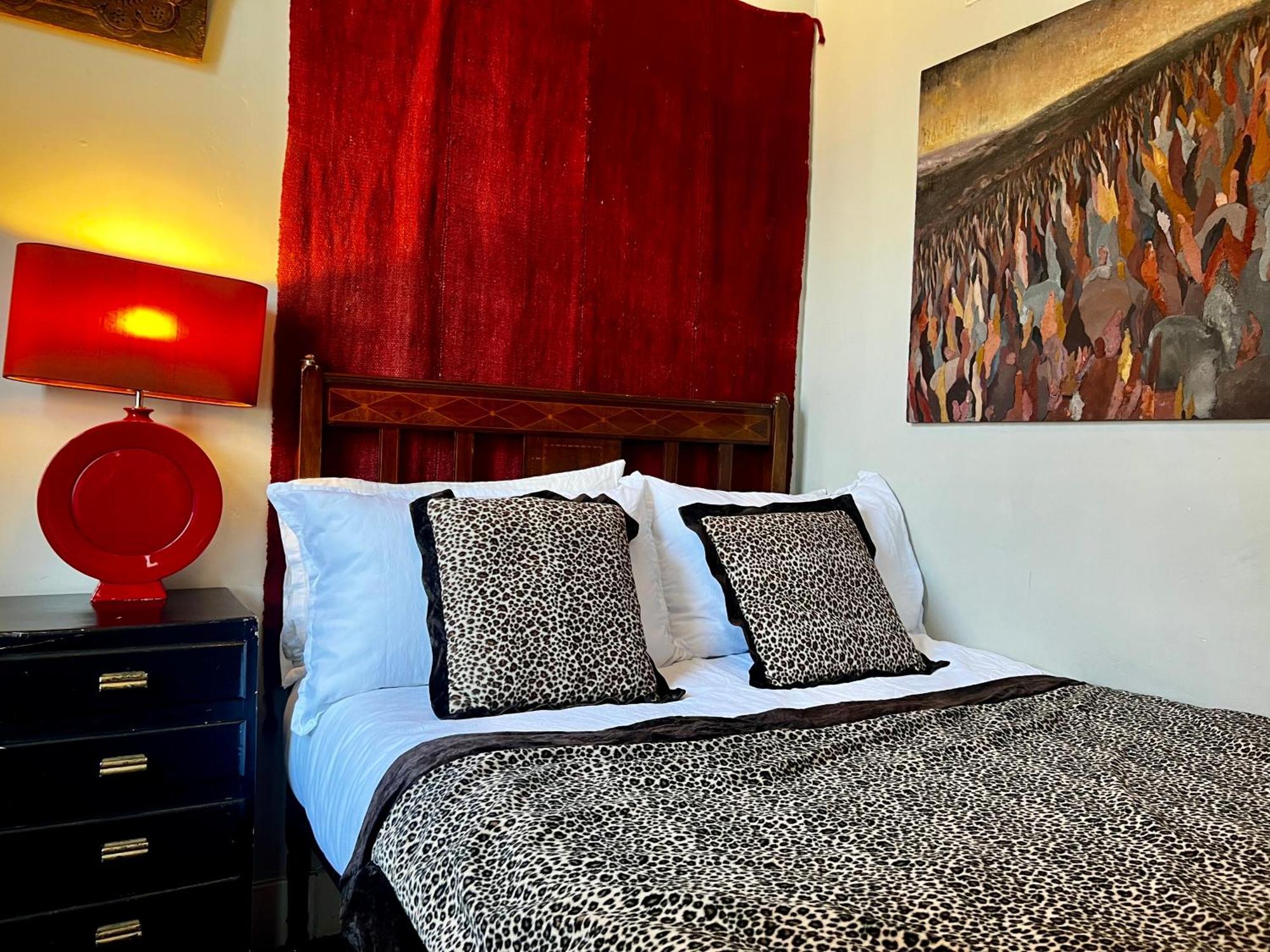 Central Apartment With Parking, Original Art And Antiques Edinburgh Bagian luar foto